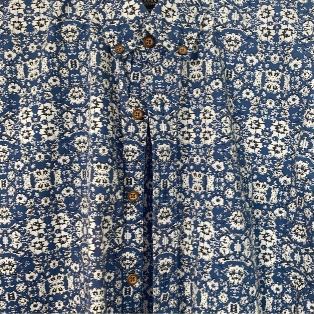 American Eagle Blue Floral Button Down - Picture 3 of 4